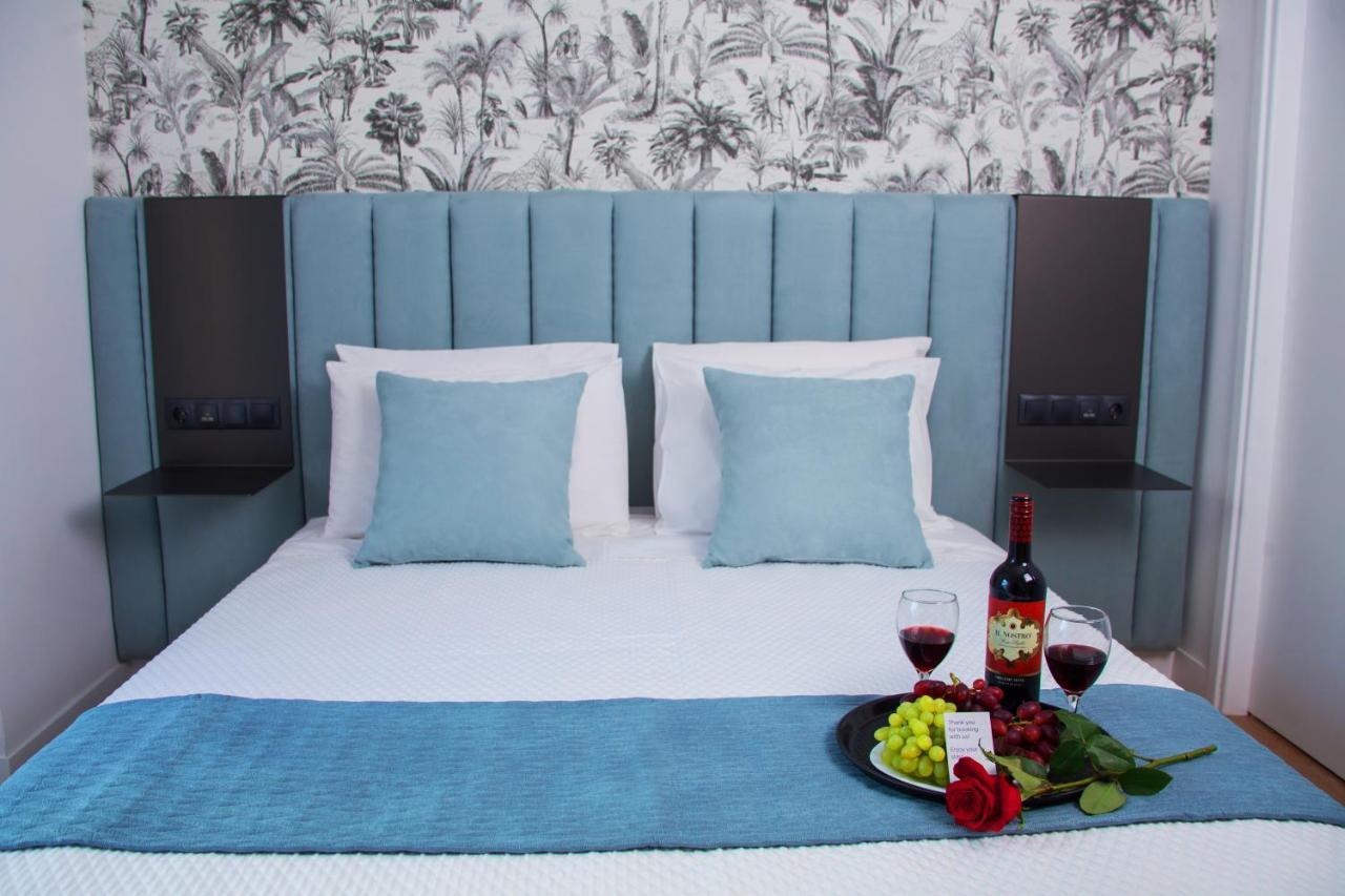 Phaedrus Living Executive Kriel Suites 001 Атина Екстериор снимка